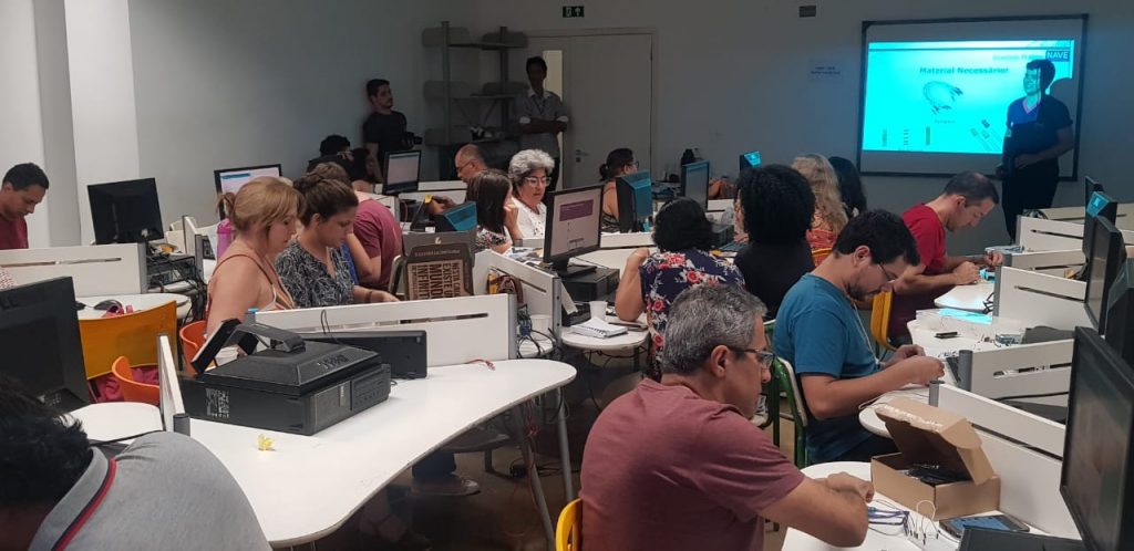 NAVE Rio forma professores da rede pública em multiplicadores de robótica